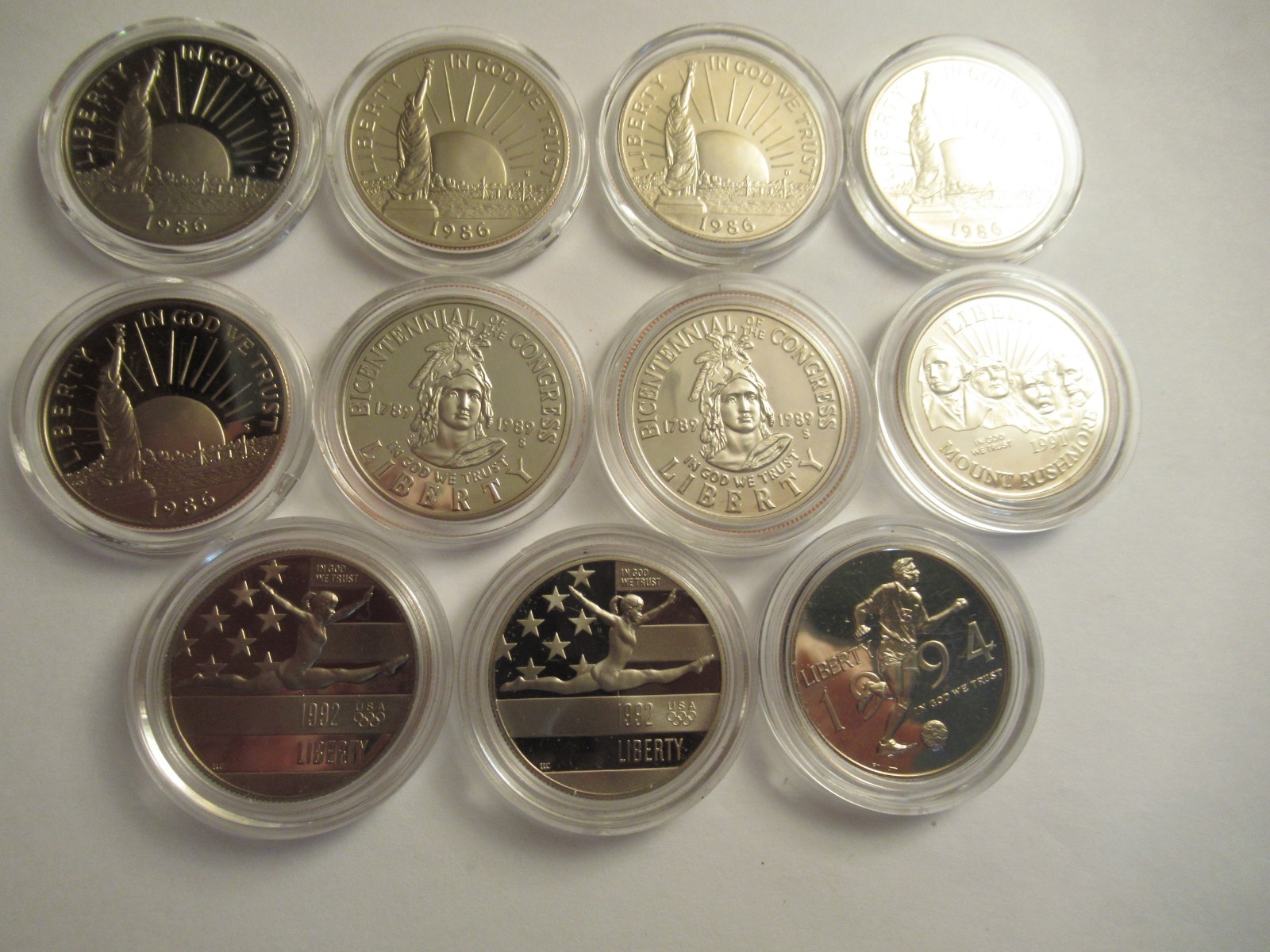 Lot of 11 US Clad half dollars, mix dates, w/ capsules