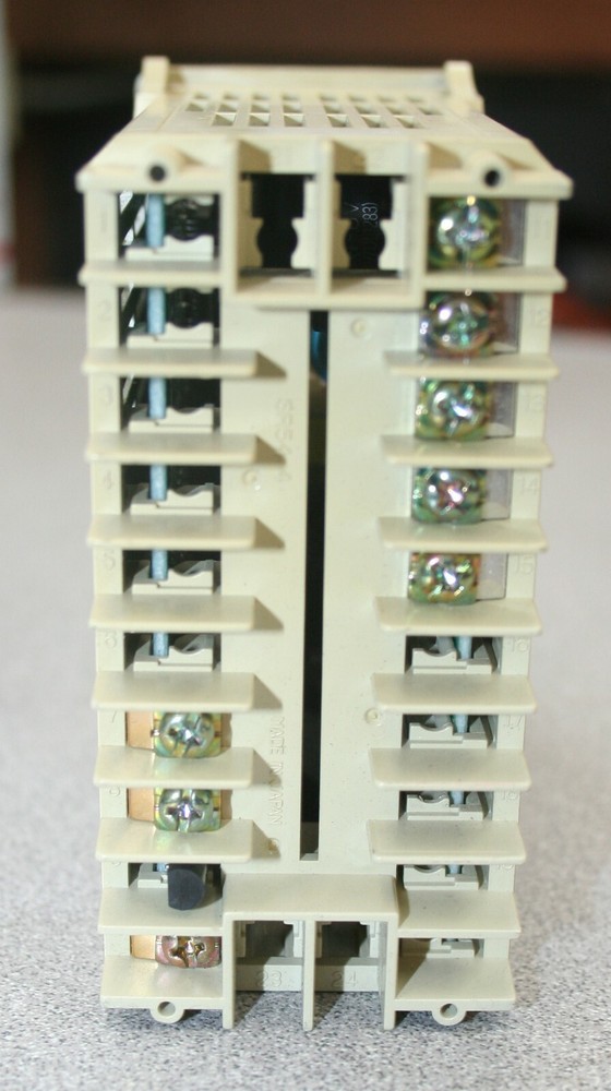 Shimaden SR74-8P1-00 Temperature Controller