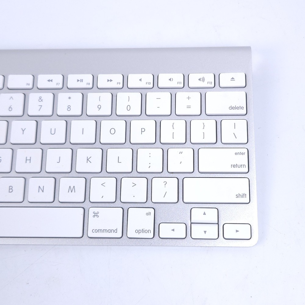 Apple Wireless Keyboard Model No. A1314 Works Great
