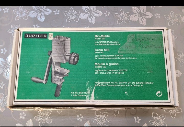 Vintage JUPITER Muhle Hand Crank Grain Mill Model 562, Complete in Box