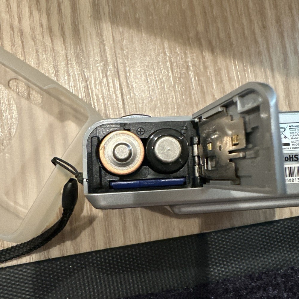WORKING Polaroid i832 8.0 MP Digital Camera - Silver