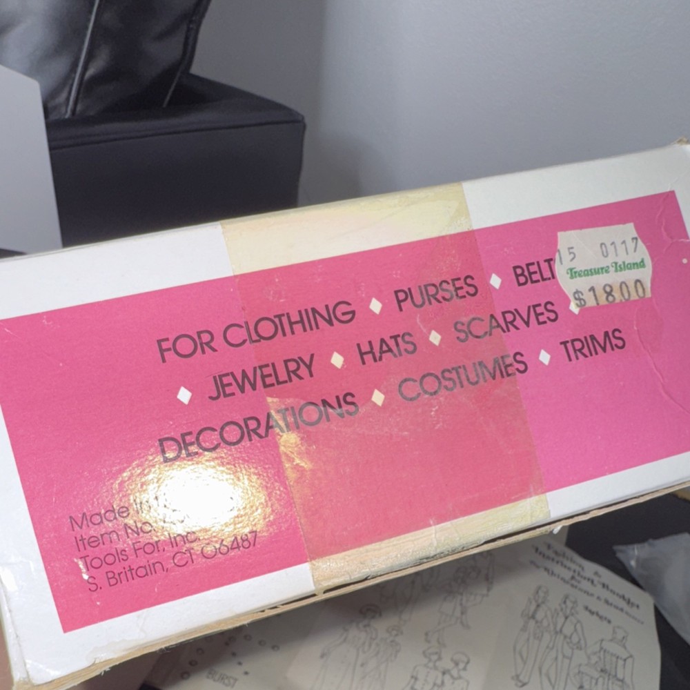 BeDazzler Rhinestone Stud Setter 4 Plunger Sizes.Patterns, Accessories open box