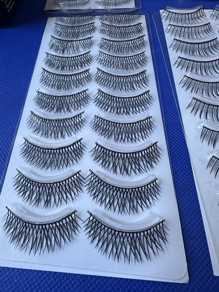 #A19 Lot of false eyelashes