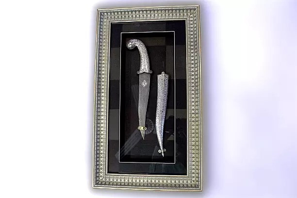 Dagger Framed Knife Frame Silver Display Koftgari Wall Glass Mounted Decor D950