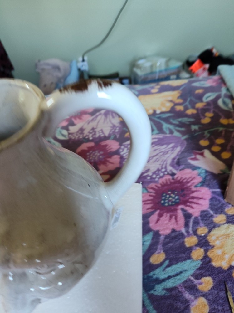 WHITE-FACED WATER POT SUPER CUTE