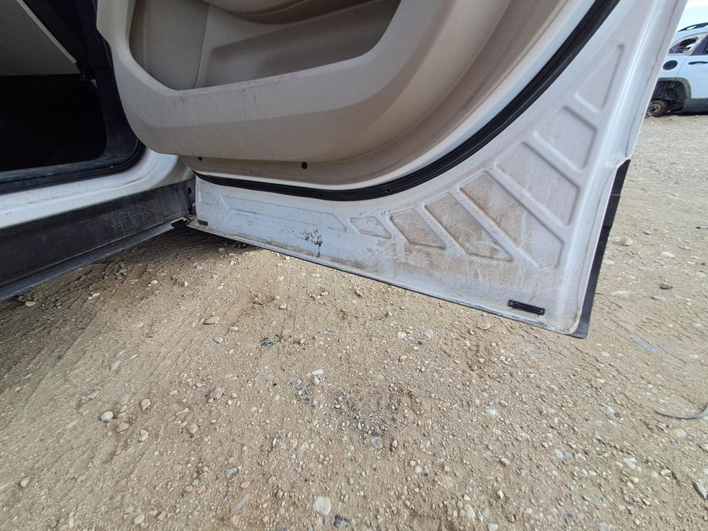 EXPLORER 2018 Front Door Trim Panel 1585863