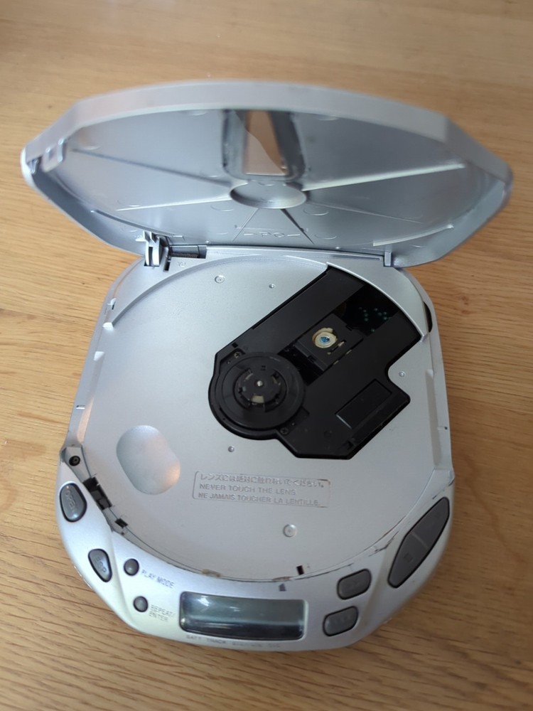 CH105 Sony Discman ESP2 Groove D-E406CK Portable CD Player NOT WORKING