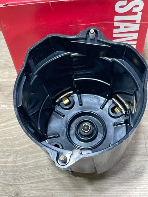 NOS Standard DR-463 Distributor Cap