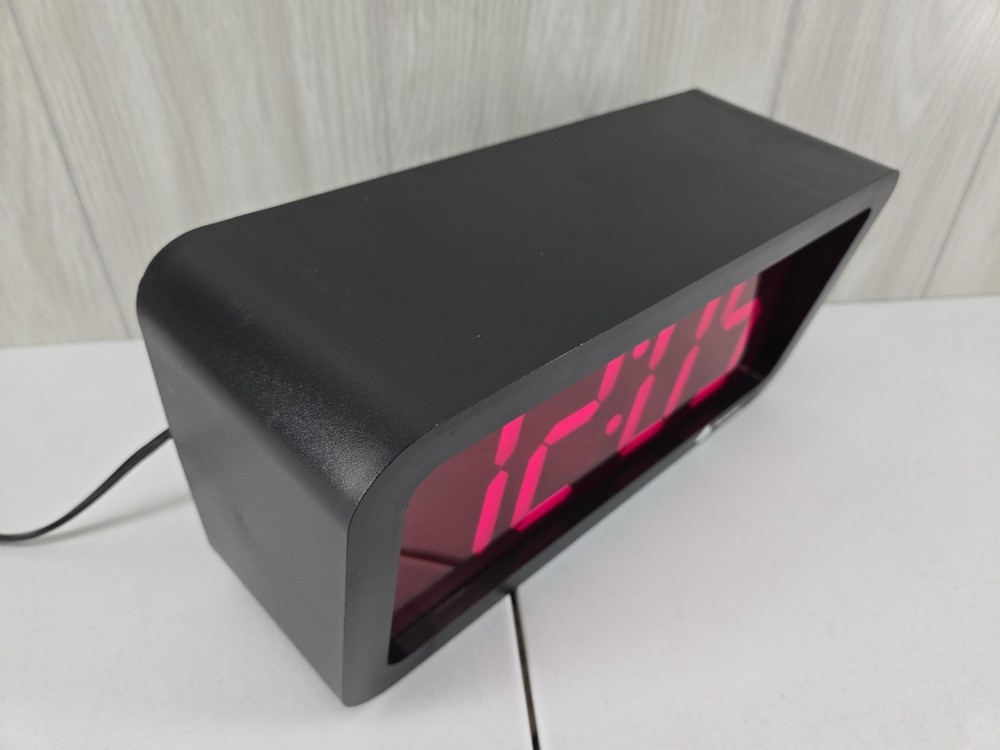 Pyramid Digital Wall Clock 2002 *NOT SURE HOW TO SET THE TIME