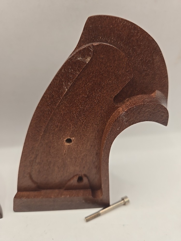 Sile Colt Python Checkered Walnut Thumbrest LG Target Grips. SIL70TR. EXCELLENT.