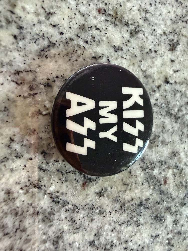 KISS 1980 UK TOUR BUTTON BADGE UK GENE PAUL ACE PETER AUCOIN VINTAGE MEGA RARE