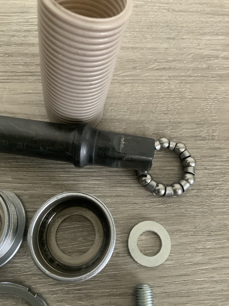 SHIMANO 600 BOTTOM BRACKET BRITISH THREADING 68-113 MM