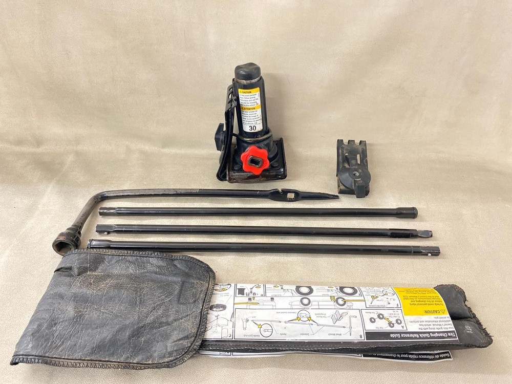 2002 Chevrolet Silverado 2500 Jacks and Tools OEM