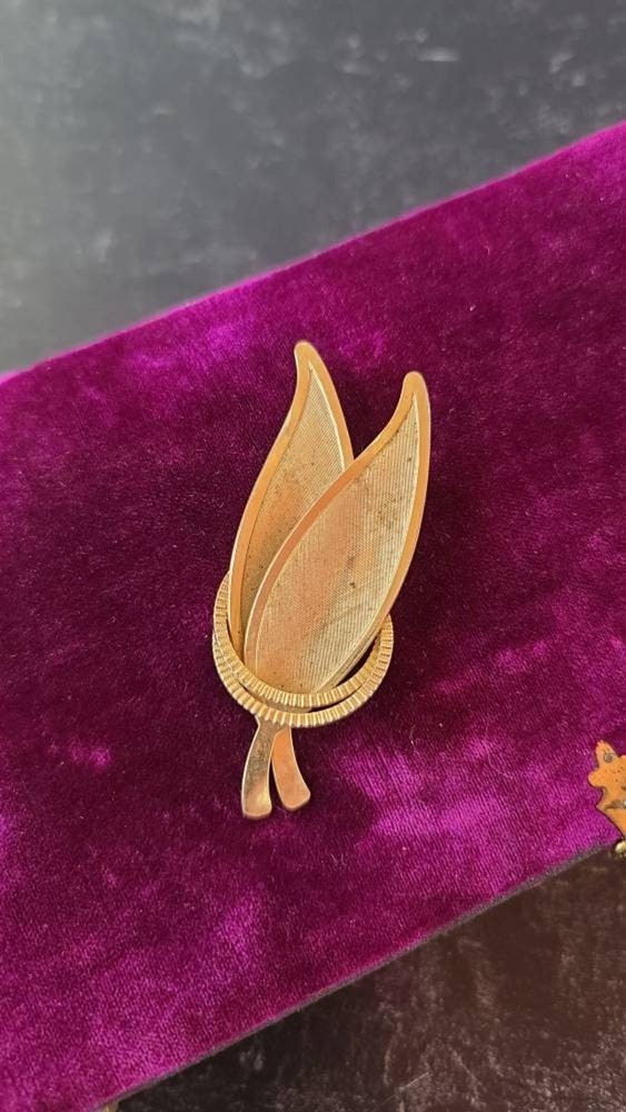 Vintage Gold Tone Double Leaf Brooch