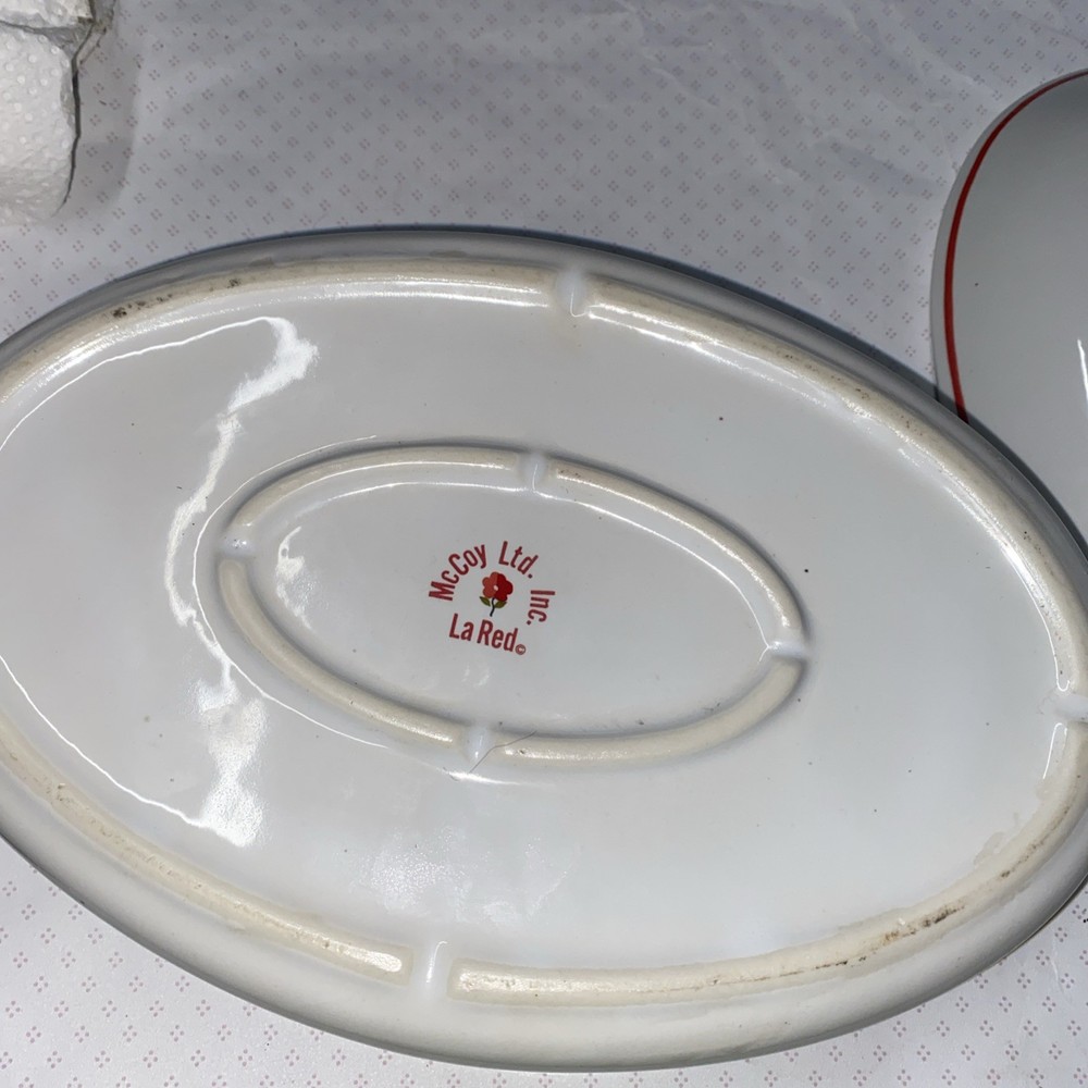 Nelson McCoy LA Red Oval 1.5 Quart Covered Casserole