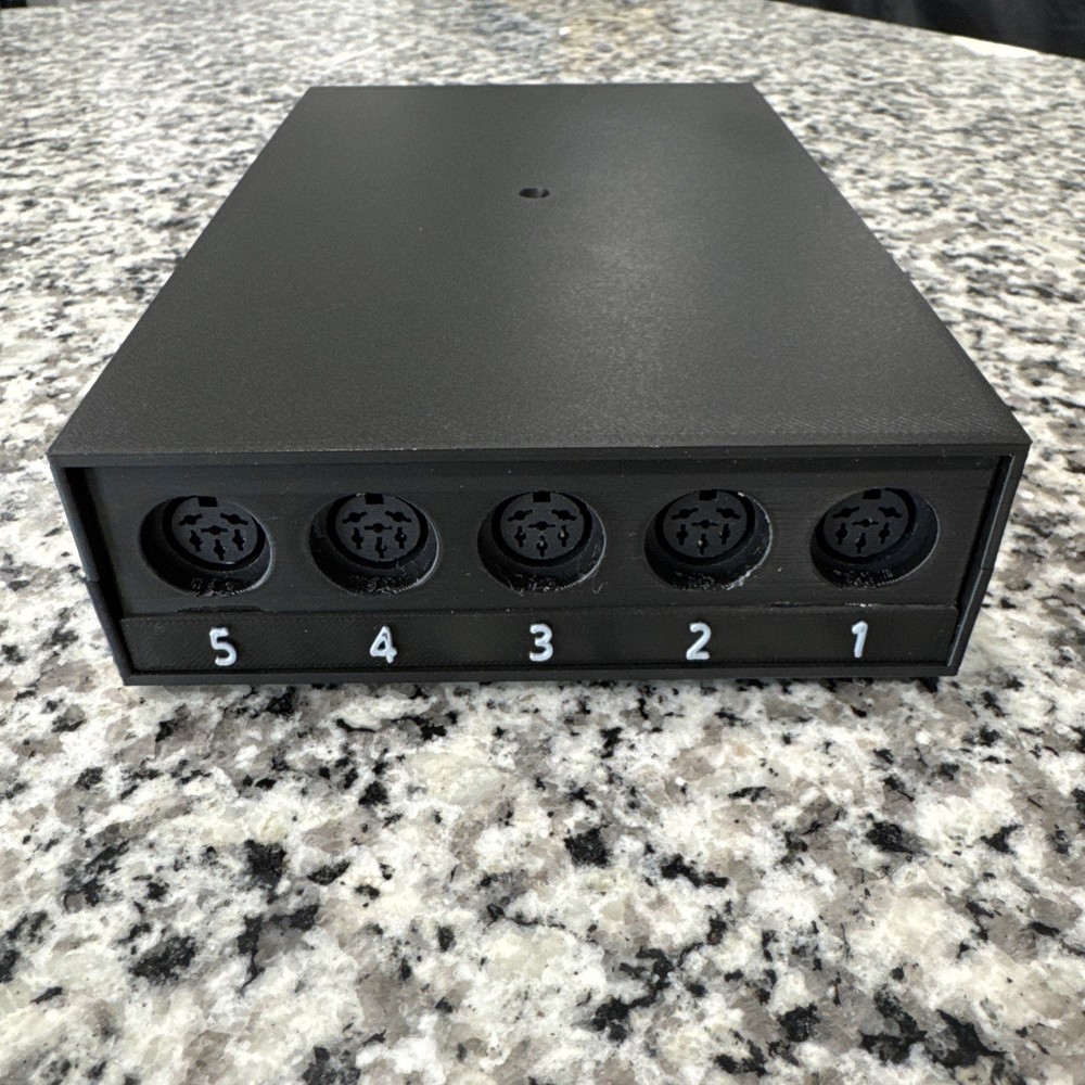 IEC Switch - share disk drives between Commodore 64/128/Vic20/Mega65/X16/OtterX