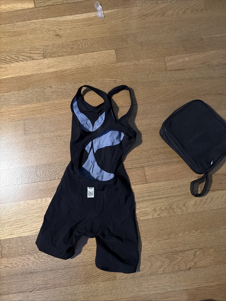 Arena Womens Tech Suit BLACK size 22