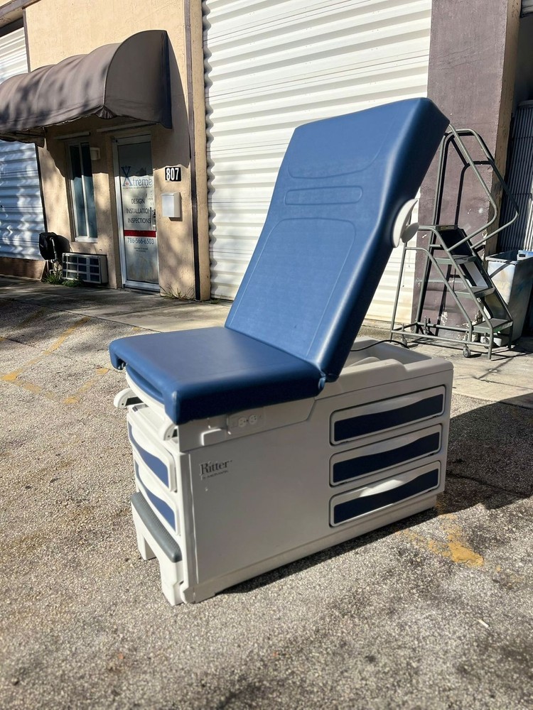 Midmark 204 Exam Table - Latest Version, Barely Used! - Excellent Conditions