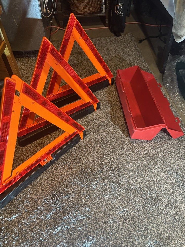 USA Triple Emergency Warning Triangle Breakdown Kit for Cars
