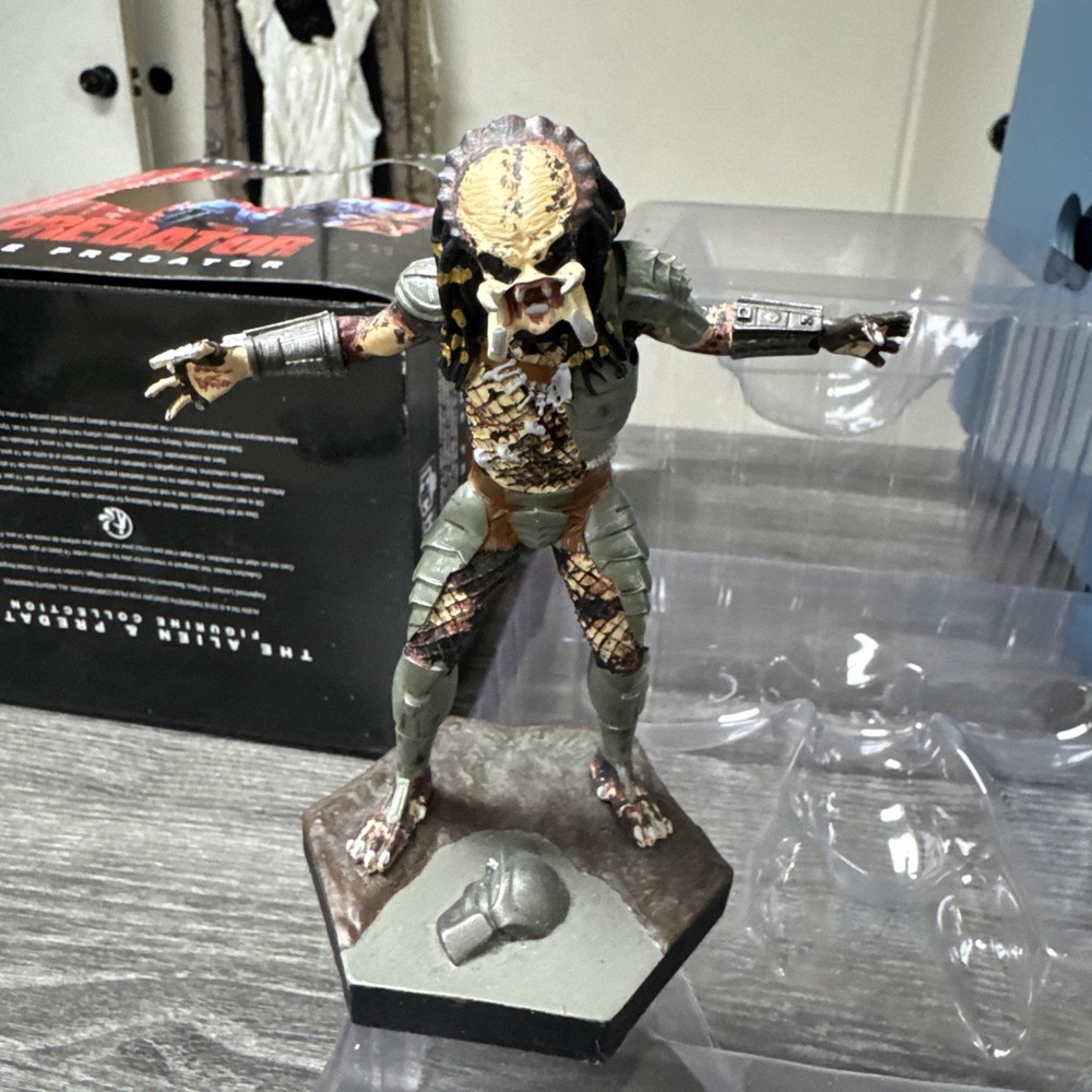 2016 Eaglemoss Alien & Predator Figurine Collection The Predator