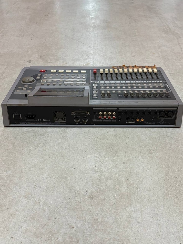 Roland VS-1680 Digital Studio Workstation Recorder Fully Tested + Case