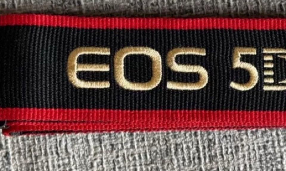 CANON EOS 5DS Camera Strap, Black & Red, Good Condition