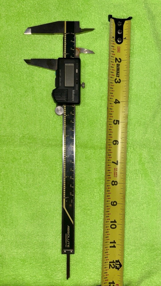 Mitutoyo Absolute Digimatic 500-172 Digital Calipers Model CD-8” C