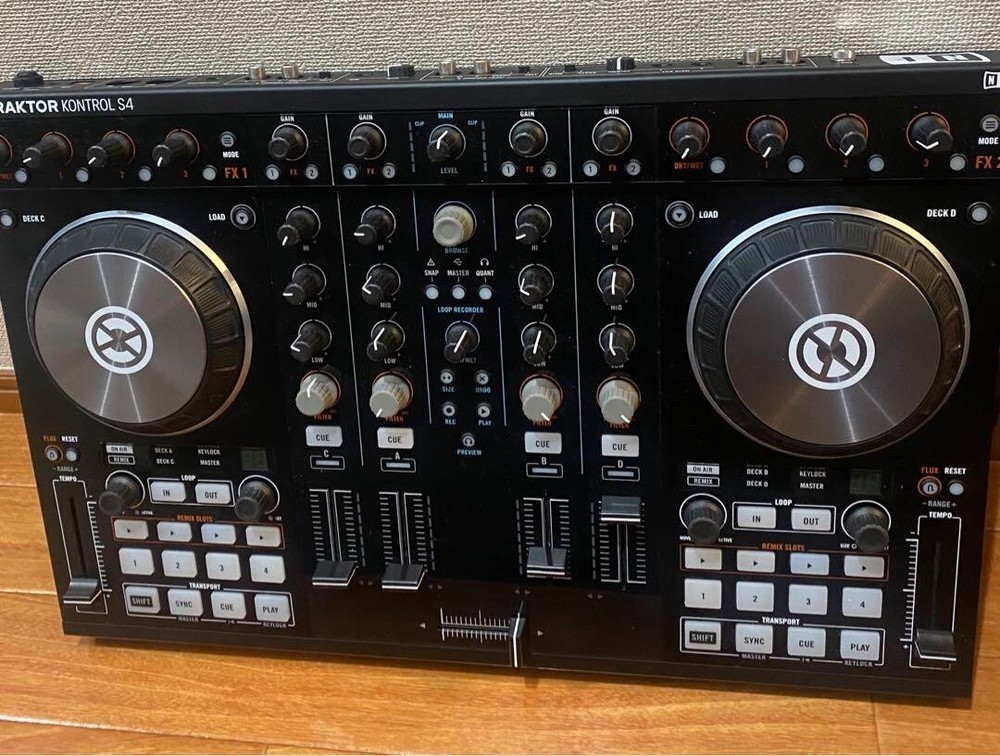Native Instruments Traktor Kontrol S4 MK2  Pro DJ Controller 4-Deck PCDJ S4MK2