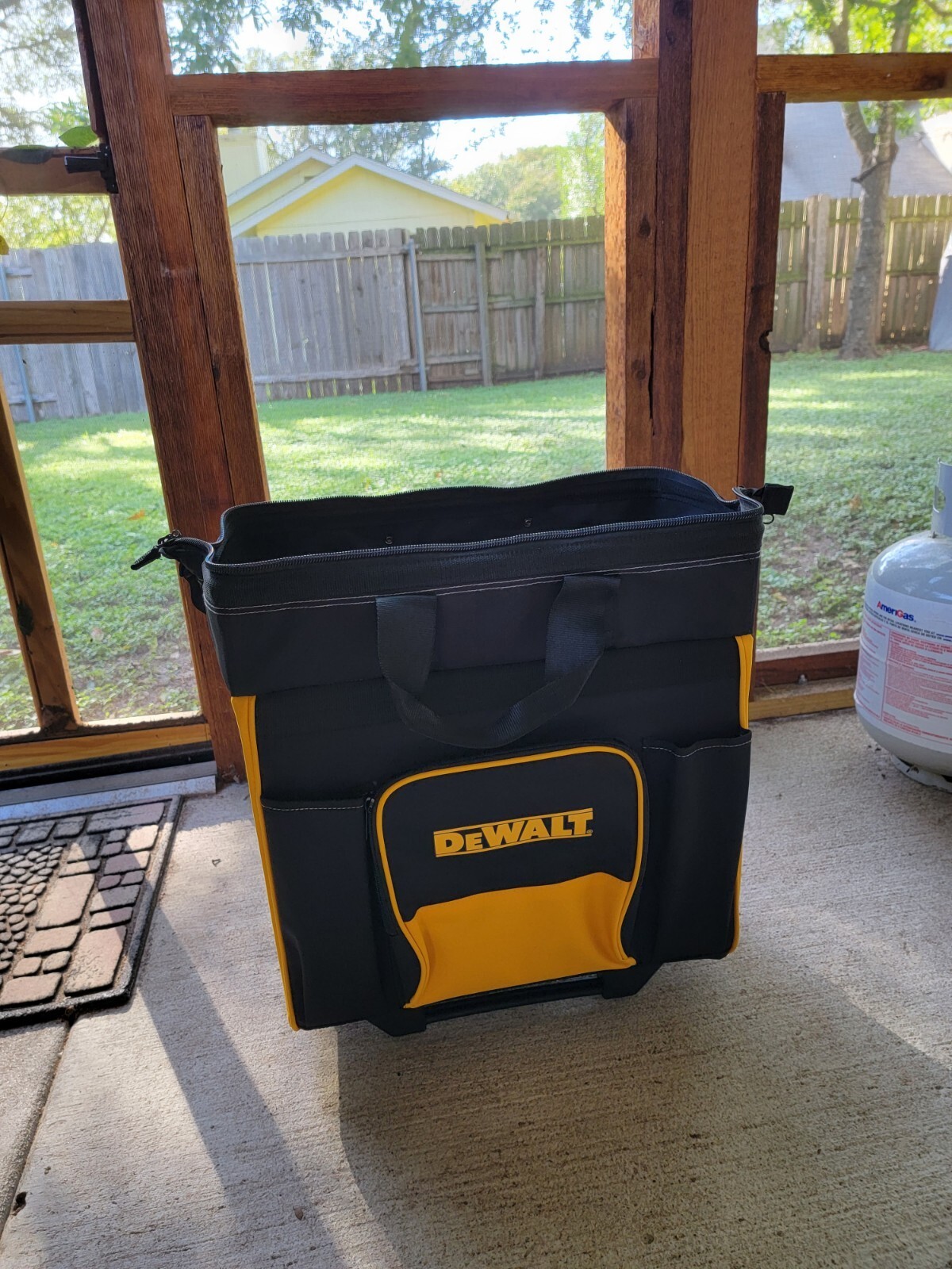New Dewalt Large Rolling Heavy Duty Tool Bag / Box With Telescoping Handle
