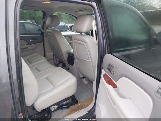 AVALNCH15 2011 Glove Box 4899199