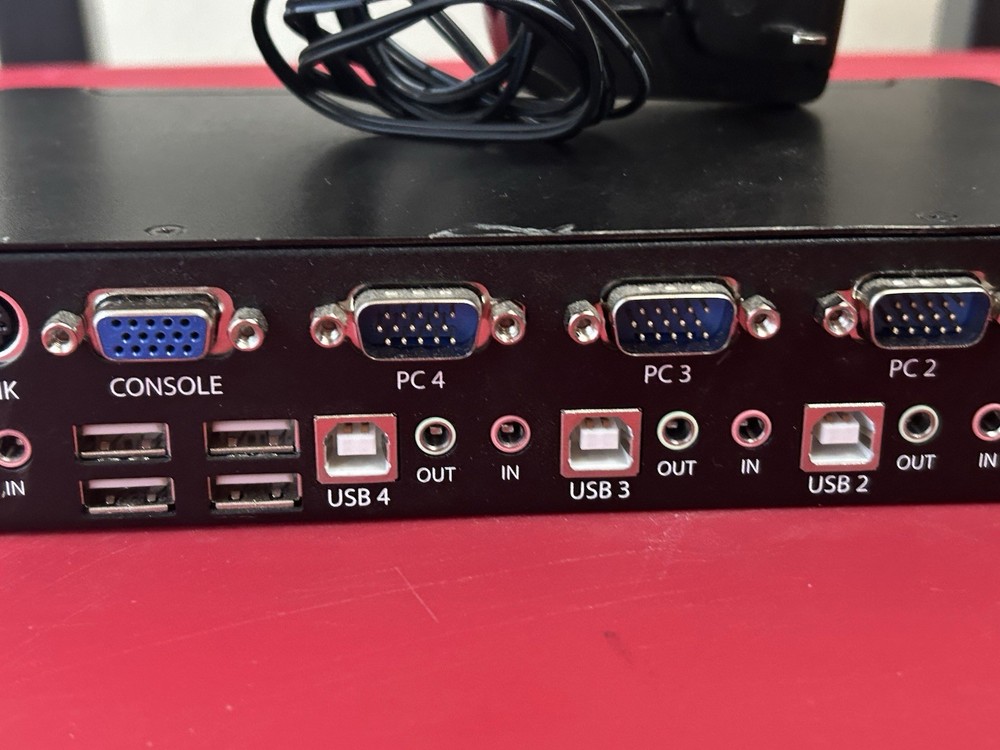 STARTECH 4-Port Rack Mountable USB KVM Switch with Audio & USB Hub SV431USBAE