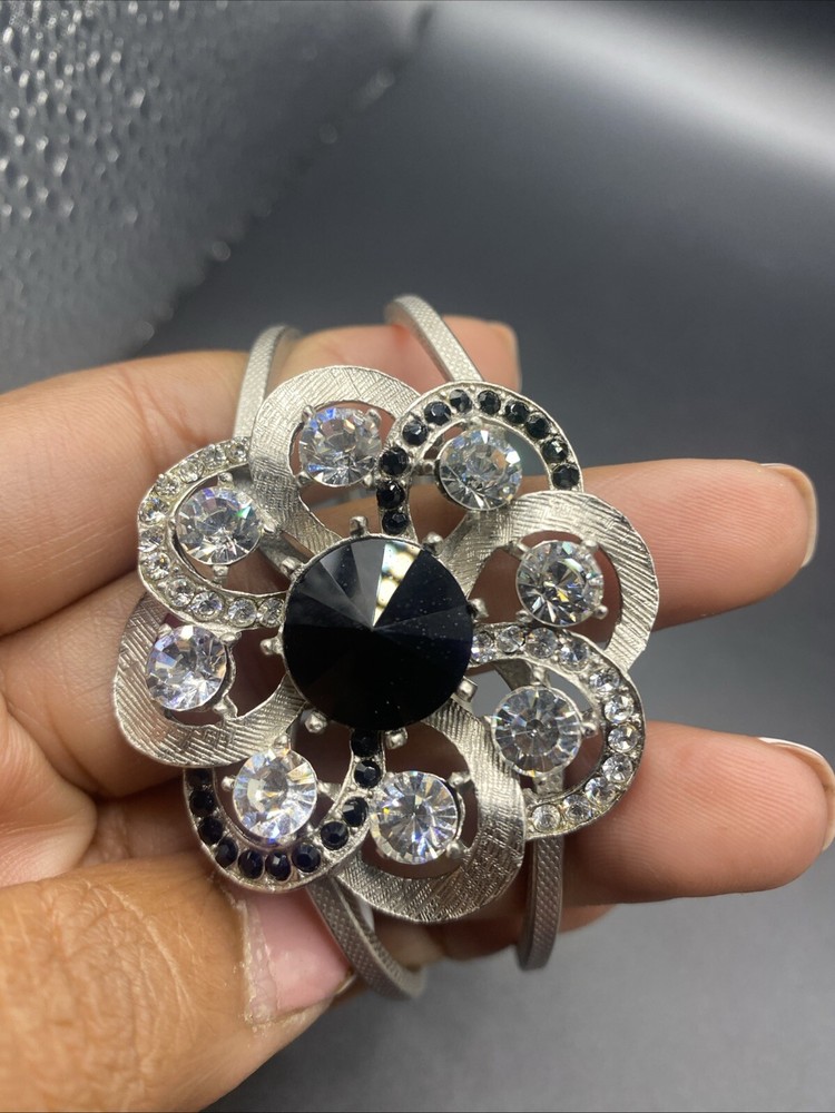 VINTAGE BLACK & CLEAR RHINESTONES HINGED BANGLE BRACELET
