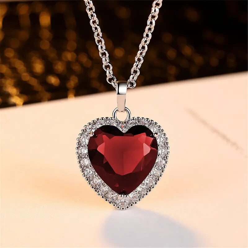Heart-Shaped Pendant Necklace - Red