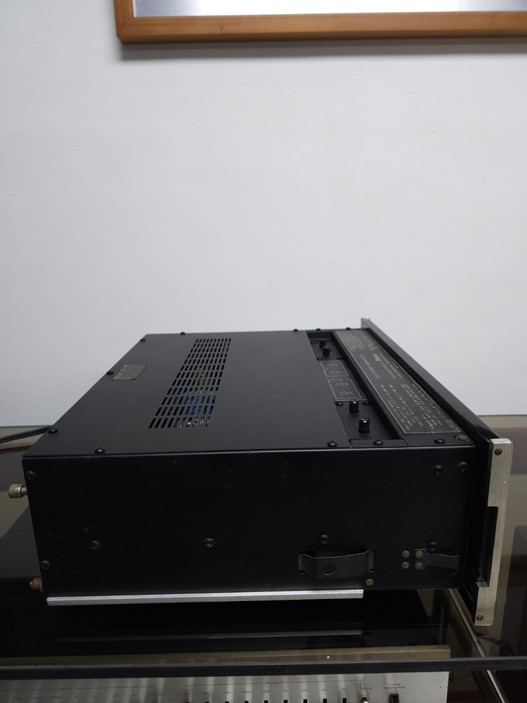 McIntosh C29 Solid State Stereo Preamplifier Serviced Good Aesthetic Condition