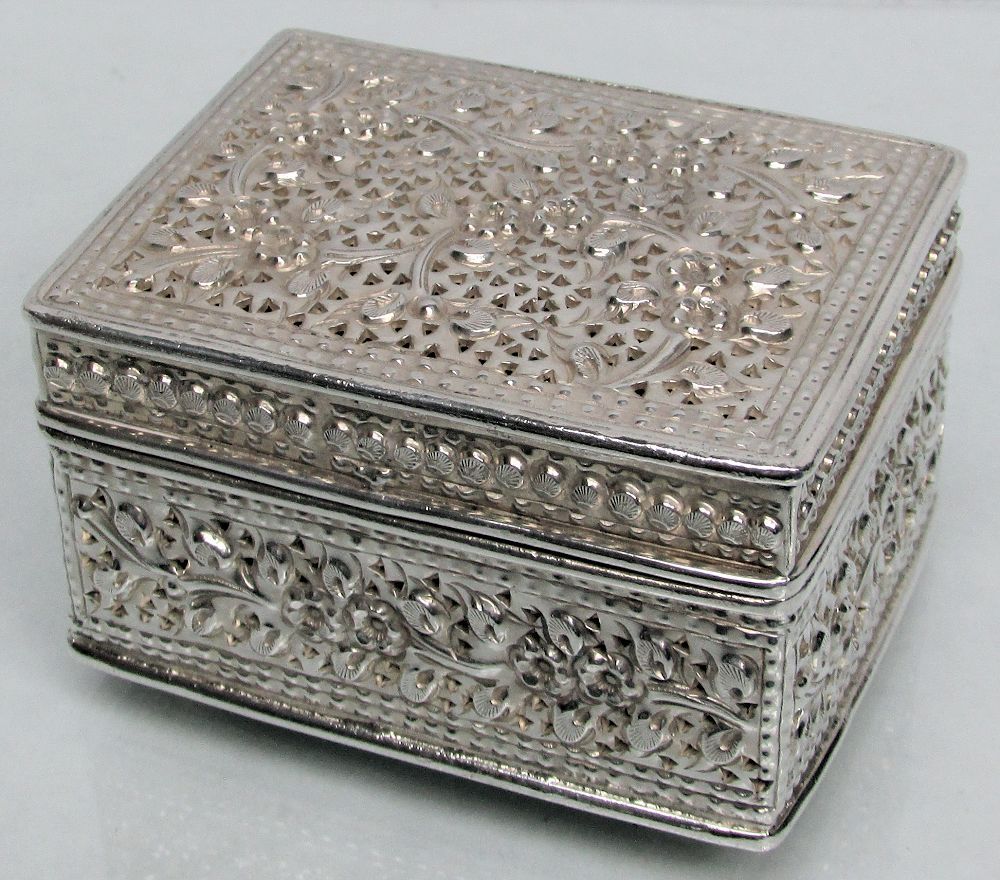 NICE VINTAGE STERLING SILVER SPICE BOX