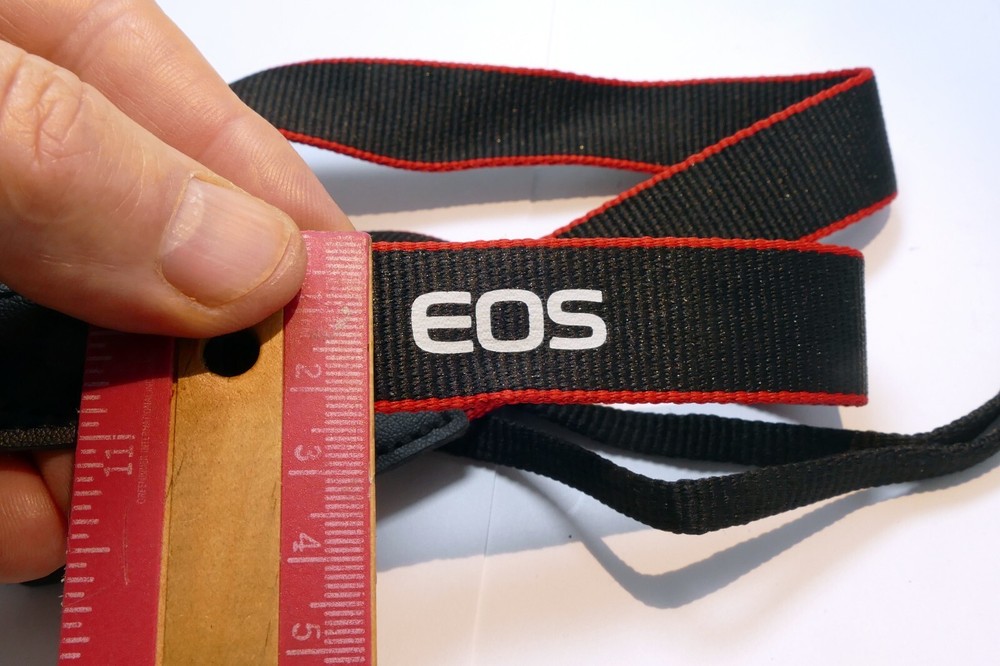 Canon EOS Camera Shoulder Strap Black-White 2cm narrow - Genuine