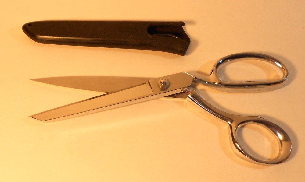 Gingher 8 Inch Dressmaker Scissors with Hard Sheath Germany E3A