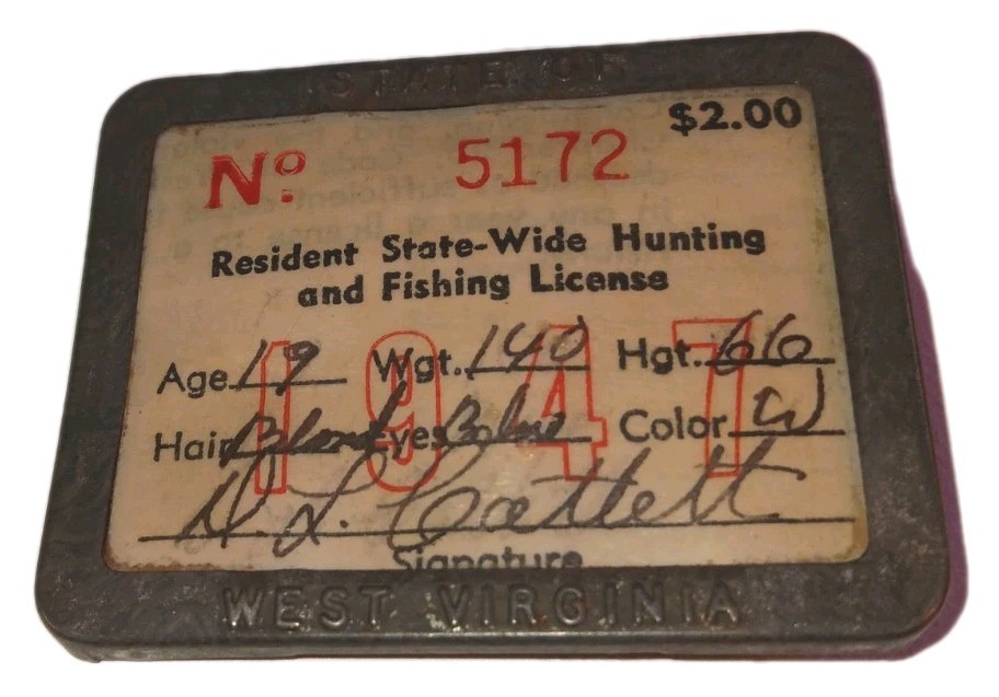 Vintage West Virginia Resident Hunting & Fishing License  ( Pin Back )