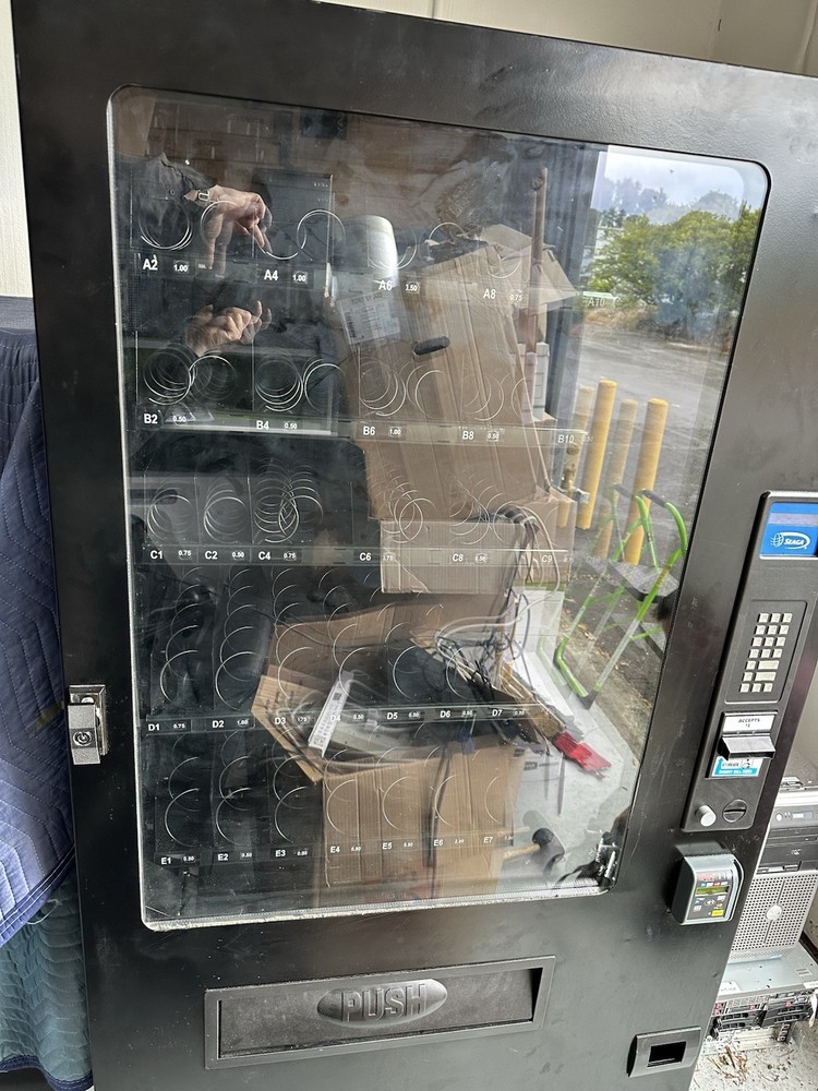 Seaga INF5S Infinity Snack Vending Machine