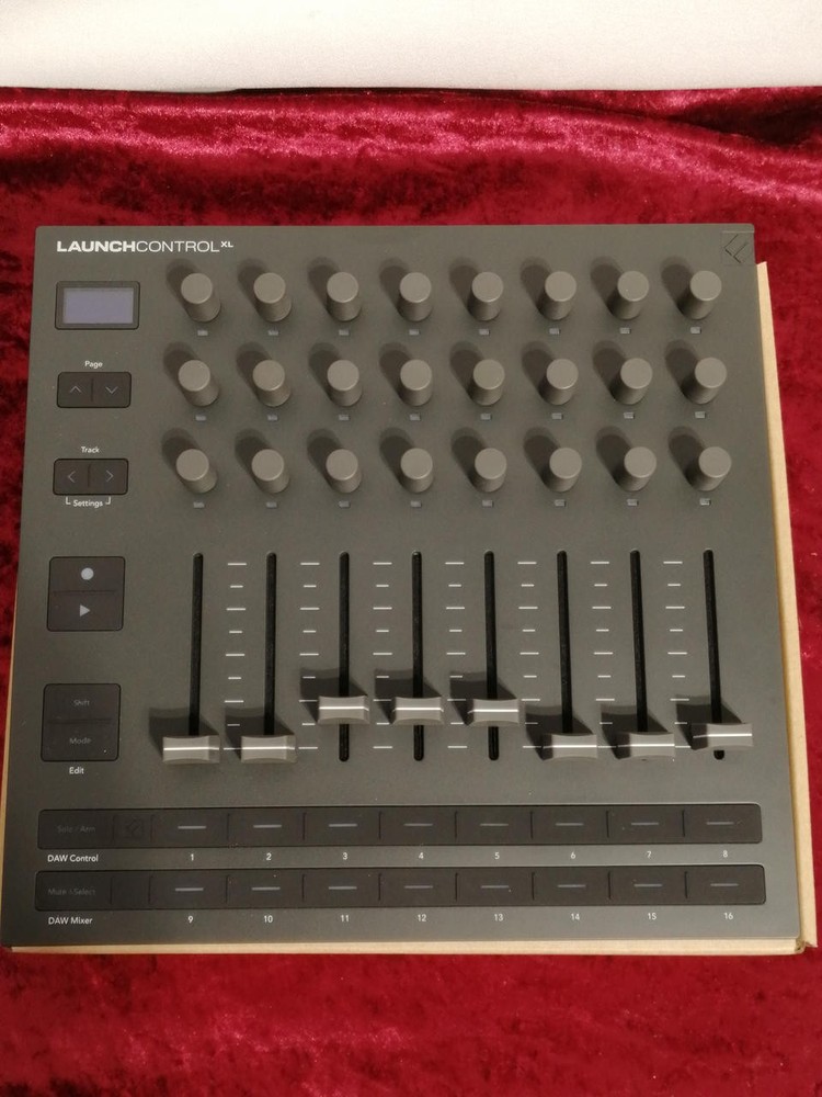 Novation Launch Control XL MK3 MIDI Controller OLED w/ Box Tested TMB01 3.0