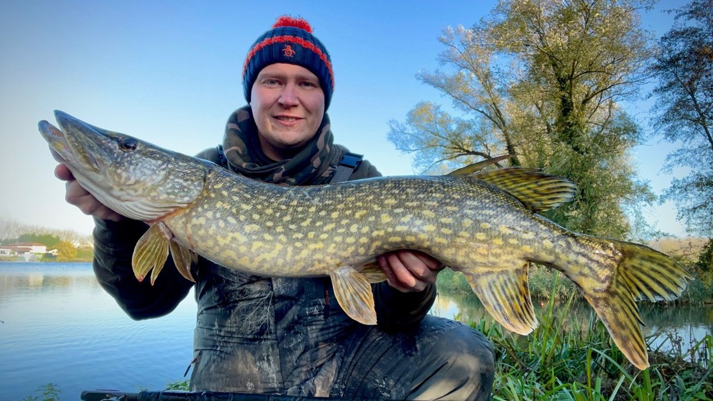 Pike Dead Bait Float Rigs Fishing Kit Including Trace Hooks Float - UK POST