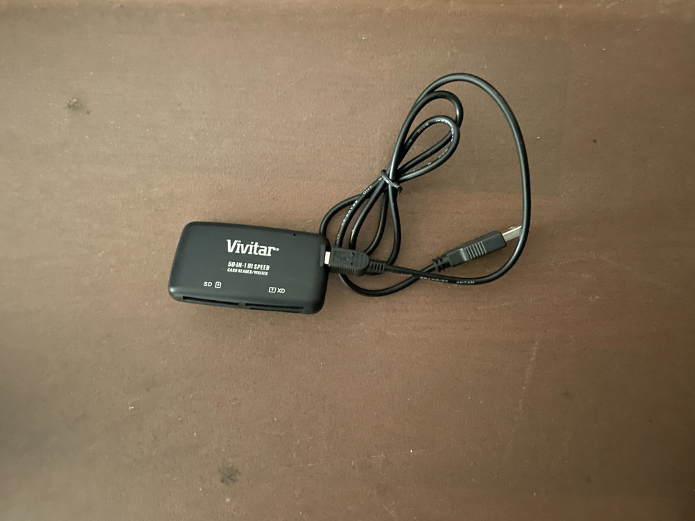 Vivitar Pocket Reader/Writer 50-In-1 Hi Speed Card Reader (SD, XD, CF & MS)Cable