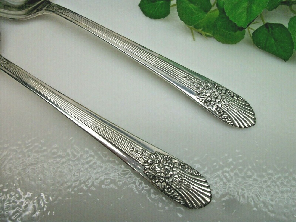 2 International Marigold SILVER MIST Silverplate Solid Serving Spoons 1935
