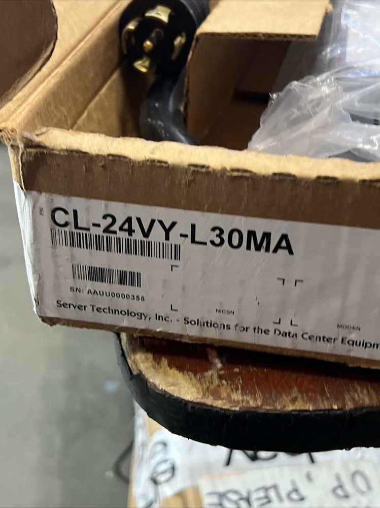 Server Technology CL-24VY-L30MA Data Center Rack Power Distribution Unit PDU