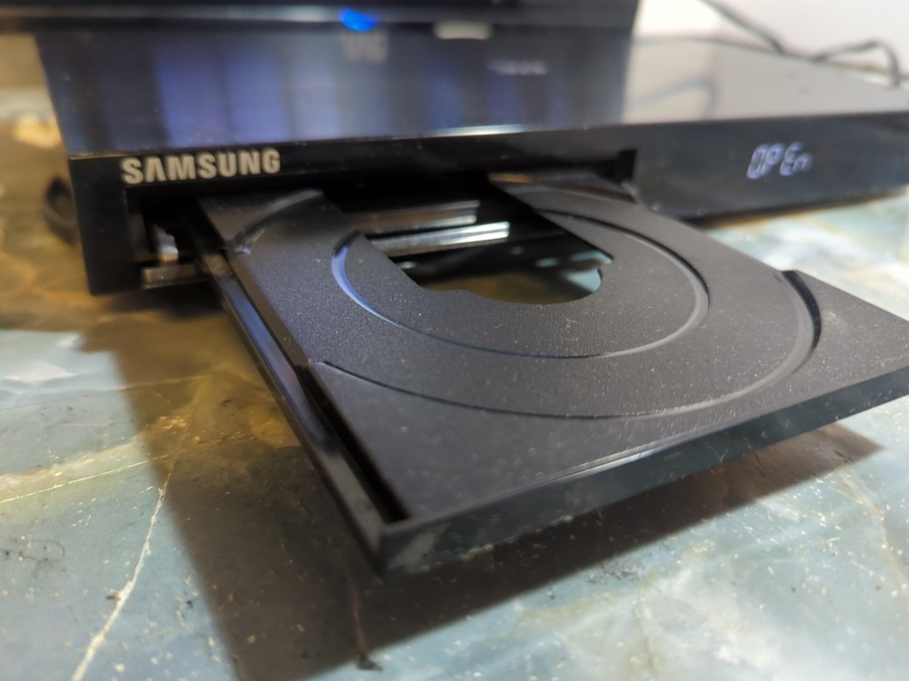 Samsung Blu-Ray Streaming DVD Player BD-HM51 No Remote Tested Working