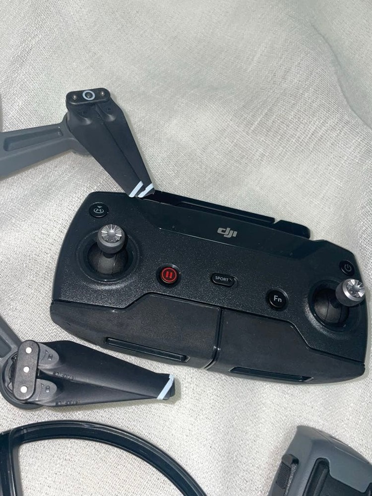 Dji Spark Fly More Combo Alpine White Drone With Remote Controller Extra