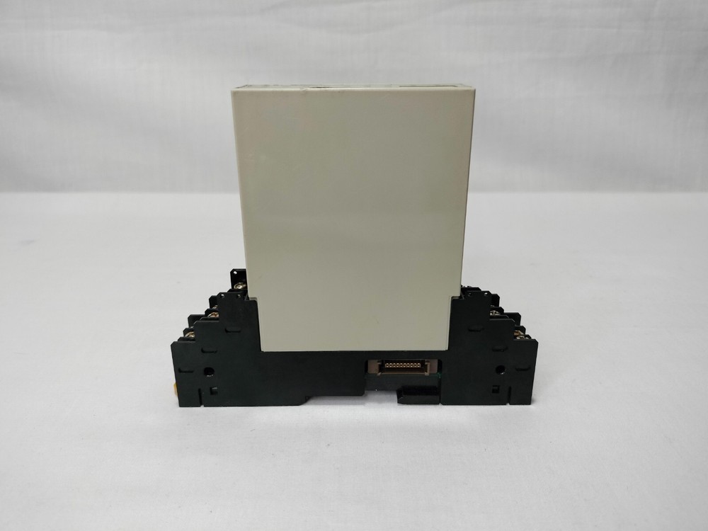 Omron E5ZN-2QNH03TC-FLK E5ZN2QNH03TCFLK Temperature Controller 24VDC