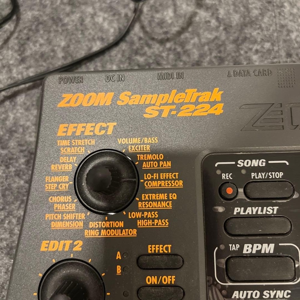 ZOOM SampleTrak ST-224 Sampler Drum Machine 8-Pad Beat Maker w/ AC Adapter Used