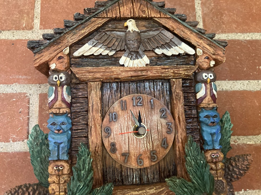 WMG 2005 Rustic FREEDOM Eagle Cuckoo quartz Chime Clock with pinecones