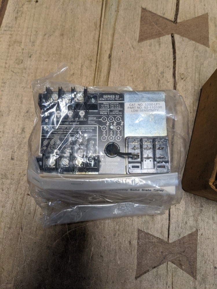 MCGRAW-EDISON 52-1101 SOLID STATE CONTROL RELAY / CAT: 5200-LF1 / SERIES 52